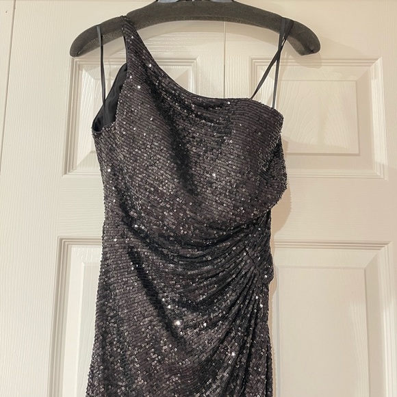 Stunning sequin, one shoulder gown. Black with sequin. Beautiful for any event! - Picture 6 of 6